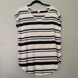 Stripped V-Neck Tee
